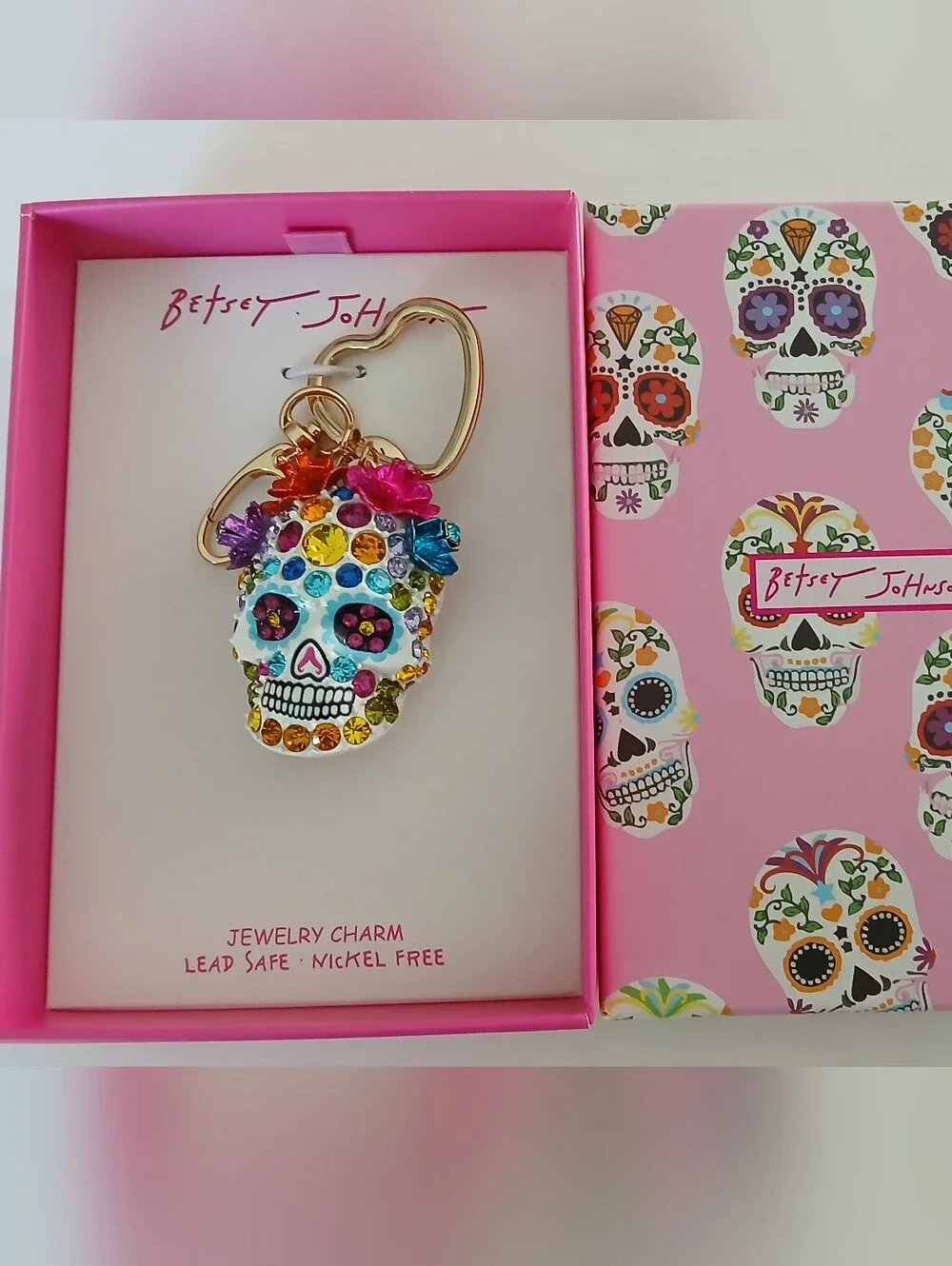 Betsey Johnson Multi‑Color Sugar Skull Keychain – Gold‑Tone – Bold & Collectible